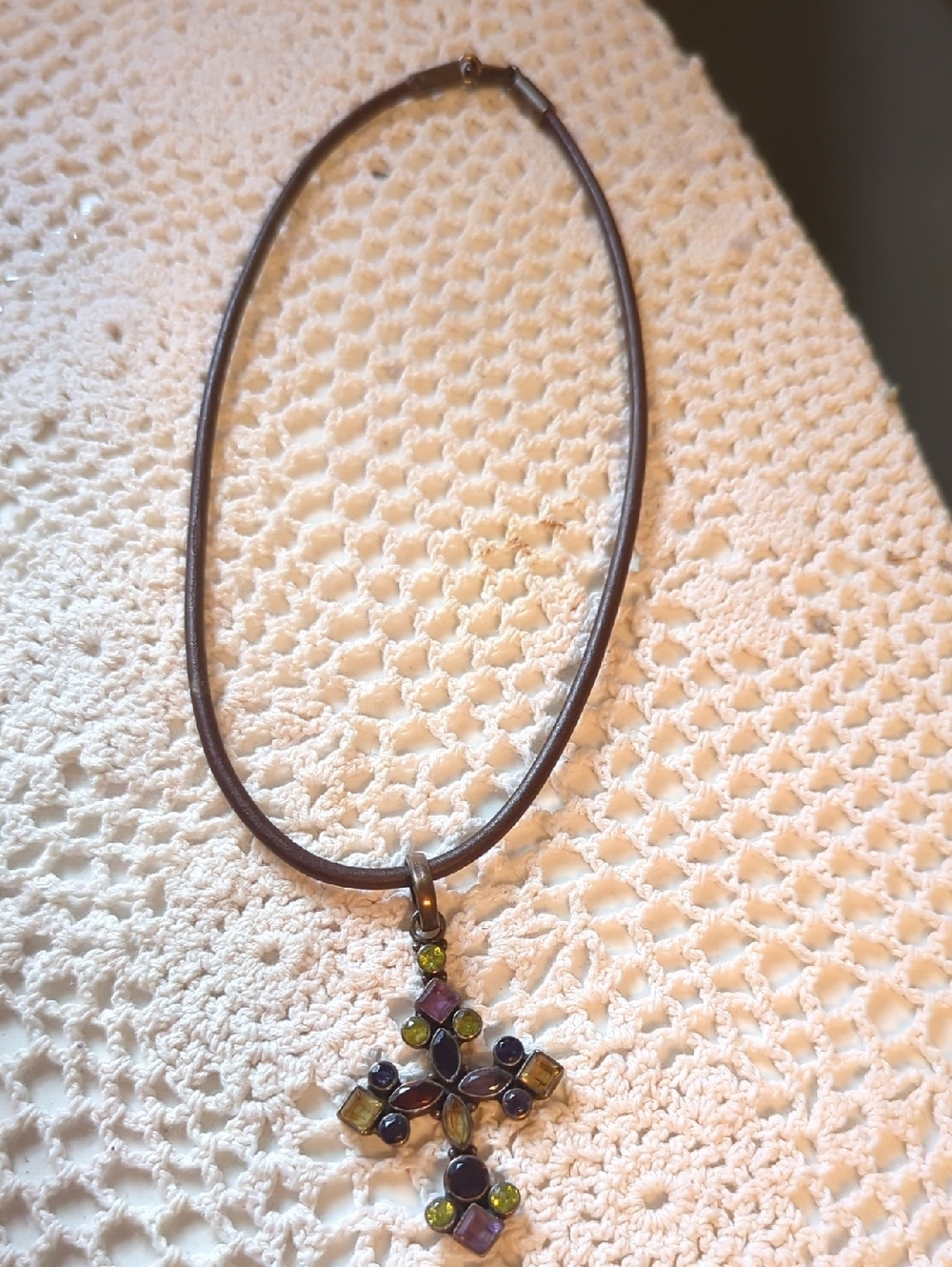 Gemstone cross necklace - Picture 4 of 16